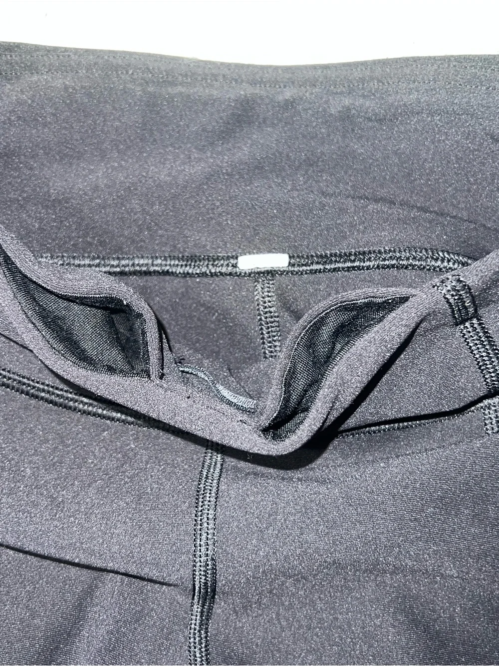 Women’s Lululemon Size 2 Black Capri Leggings with Pockets and Reflective Accent